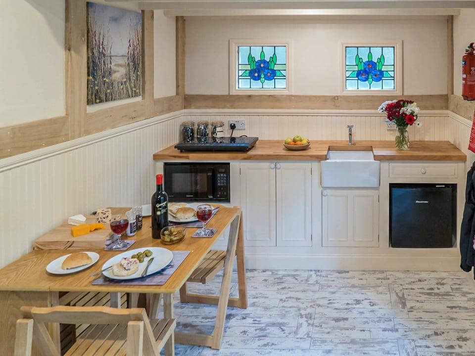 Kitchen area | Jacob&rsquo;s Folly - Rosslyn Glamping, Melton Constable