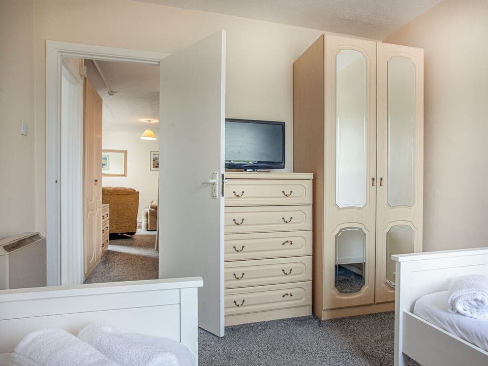 Twin bedroom | Apartment Nine - Broadshade Holiday Apartments, Paignton