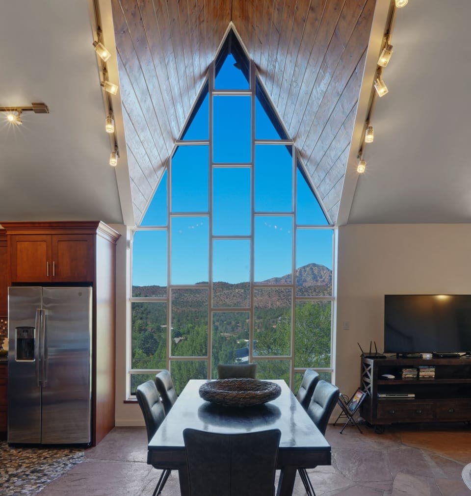 Dining for 6 with incredible views of Thunder mountain