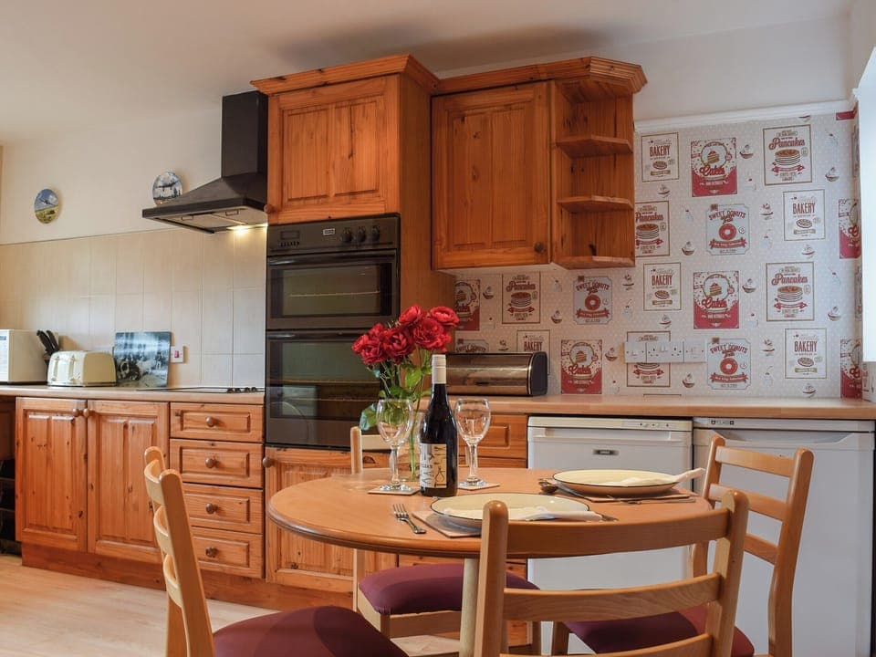 Kitchen/diner | Glossoms Lodge, Thorpe Arnold
