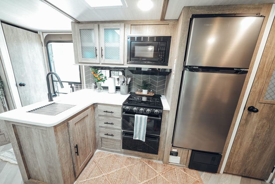 Full kitchen