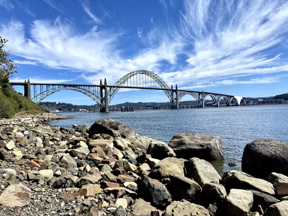 NEWPORT! Apt is 5-10min walk to bay, bridge or beach!