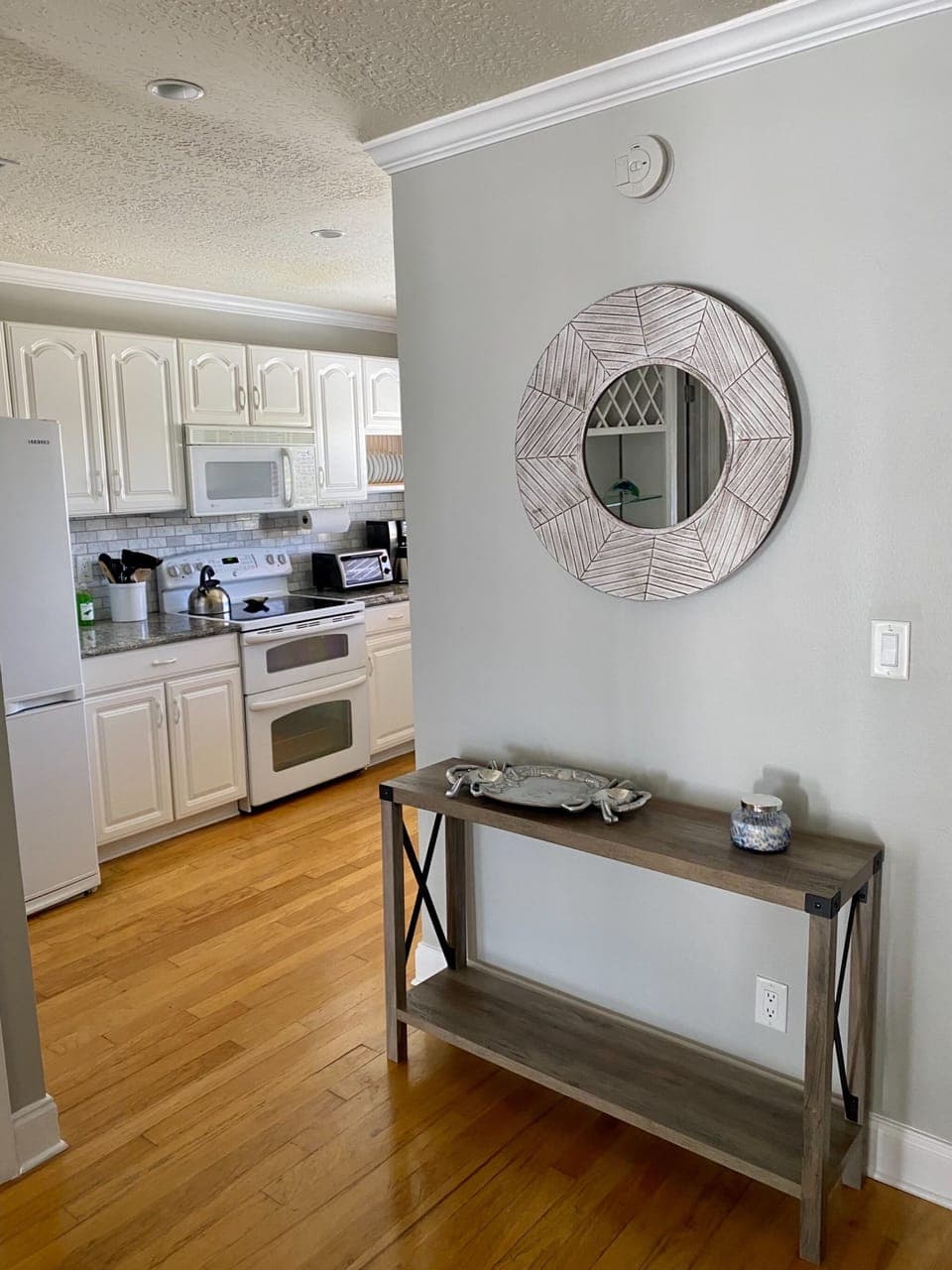 Entry area with plenty of closet space and bench space to store your beach bags