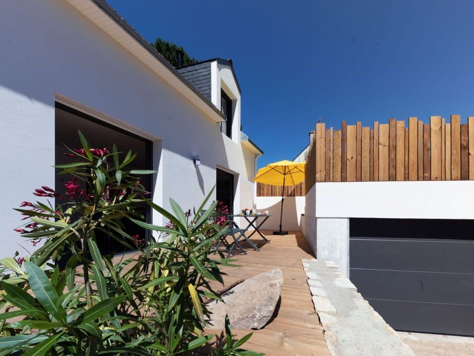 Sky, Plant, Property, Building, Window, Architecture, Wood, Urban Design, Flower, House