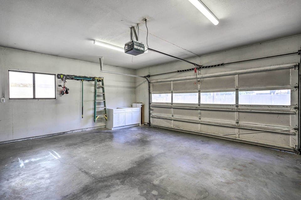 Parking | Garage (2 Vehicles) | Driveway (2 Vehicles)