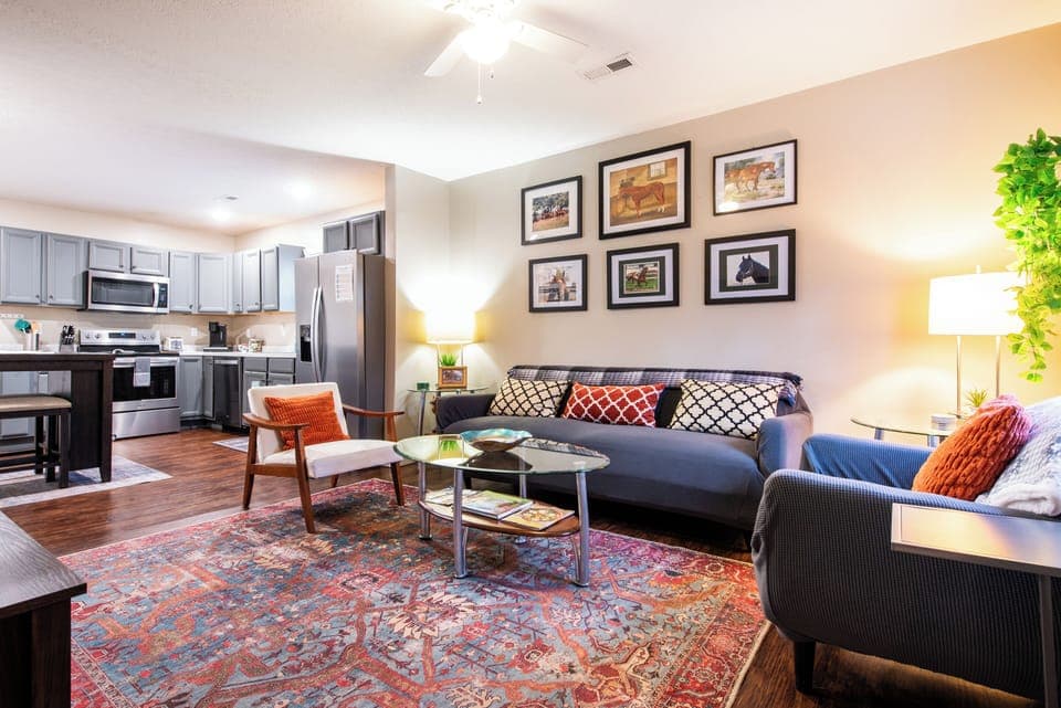 Open floor plan: Living Room, Full Kitchen and Dining Area