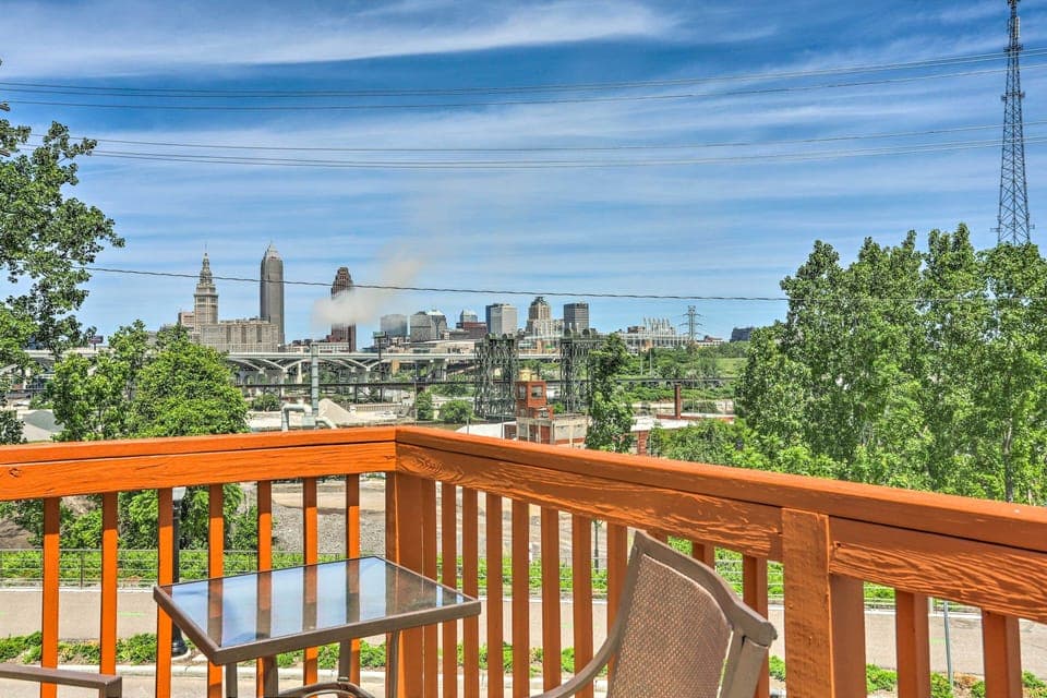 Cleveland Vacation Rental | 2BR | 2.5BA | 2,000 Sq Ft | Steps Required