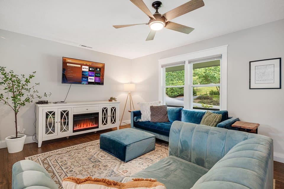 Upstairs living room 