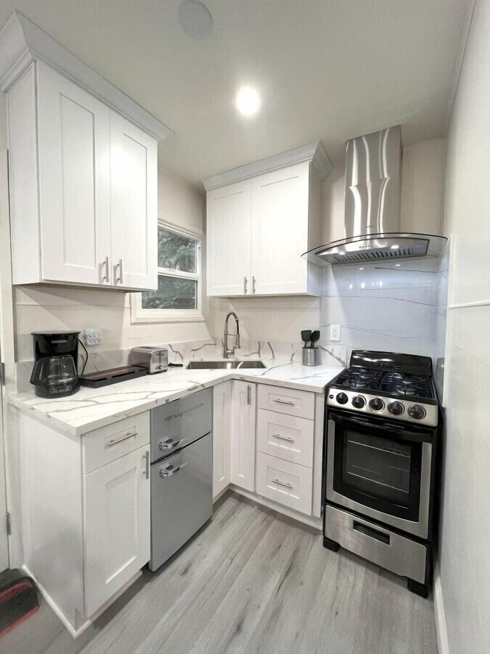 Brand New Kitchen, Newly remodeled , perfect for all your cooking and family getaway