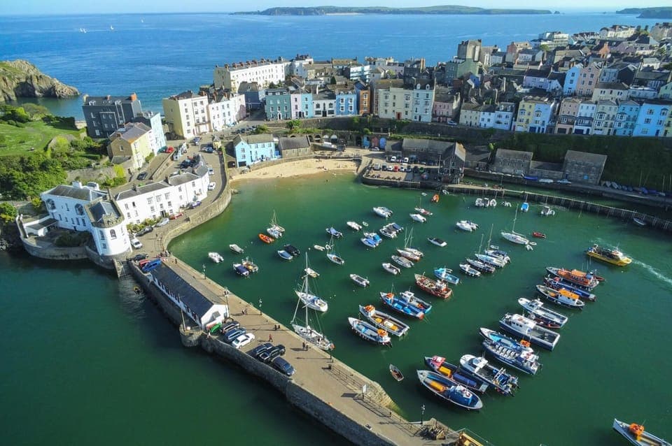 Four Seasons - 2 Bedroom Apartment - Tenby (11622)