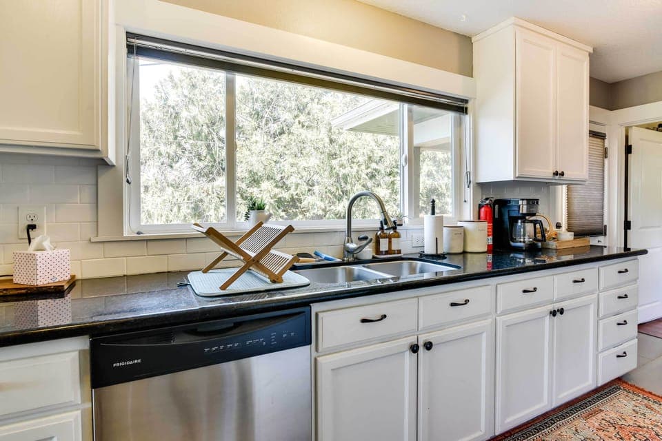 Kitchen | Cooking Basics | Paper Towels/Trash Bags Provided