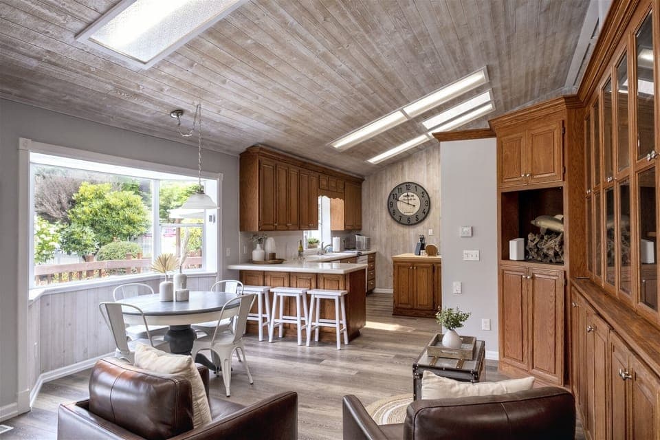 Coastal Hideaway - The breakfast nook