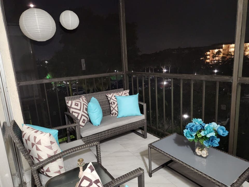 private balcony 