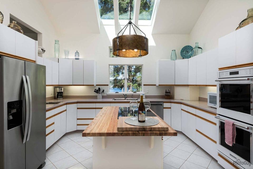 Kitchen (Main level)