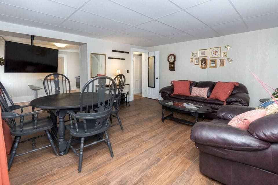 The space features an open living room / kitchen / dining concept