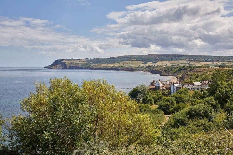 Raven House, Robin Hoods Bay - Host & Stay