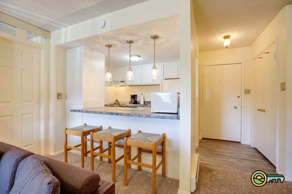 Kitchen & foyer