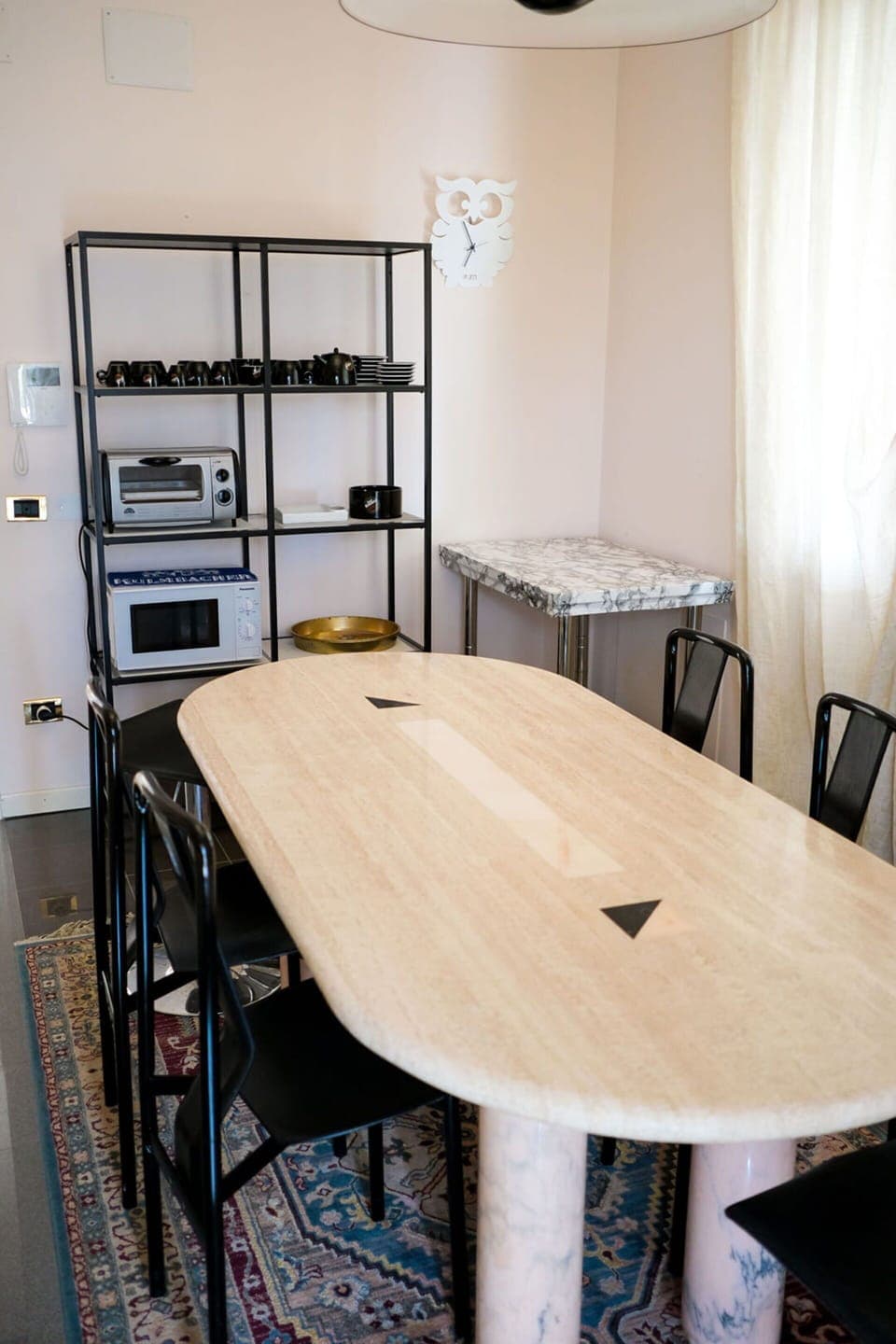 Table, Furniture, Chair, Building, Desk, Shelf, Wood, Interior Design, Lighting, Floor