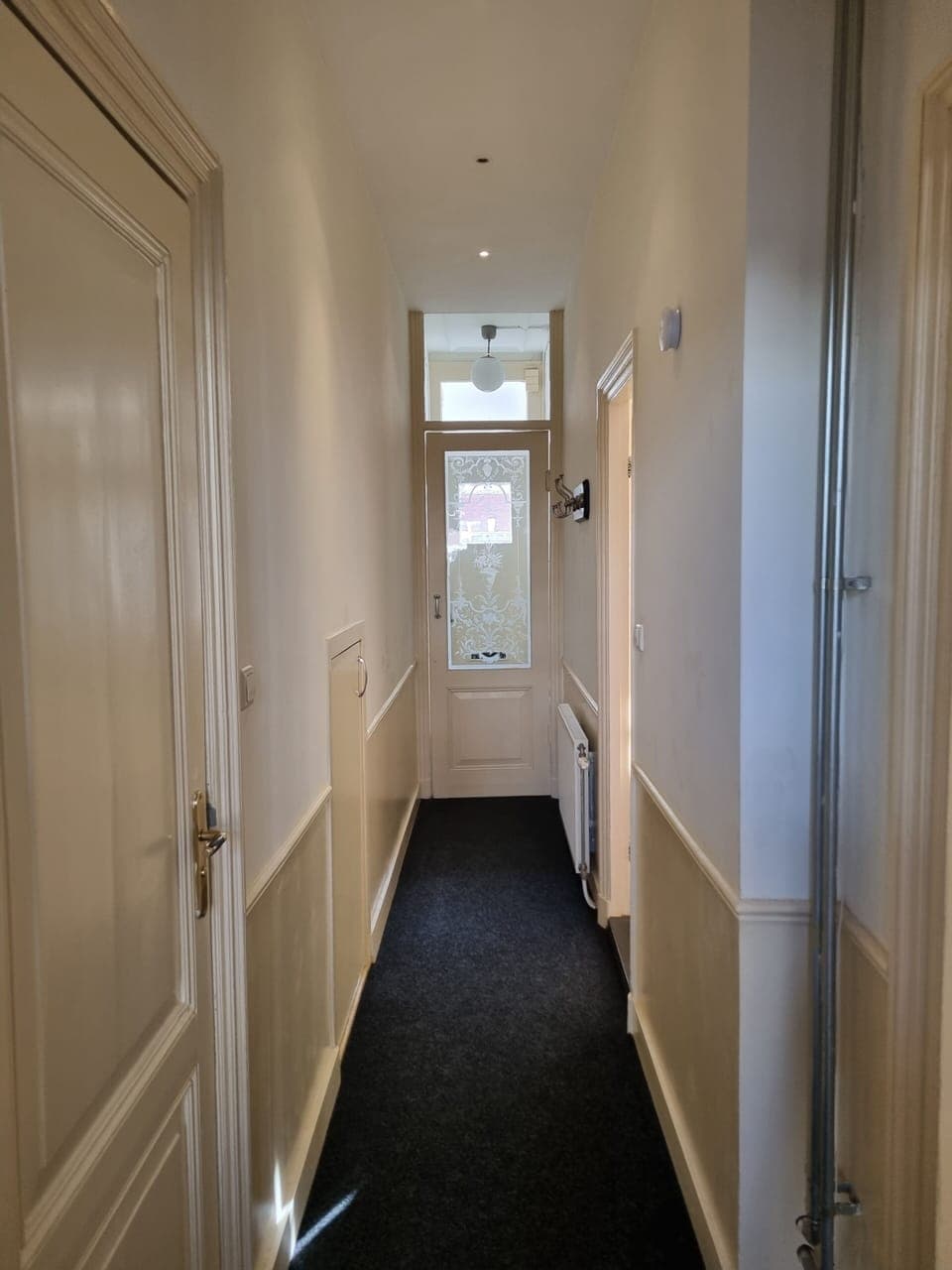 Entree met mooie oude details.