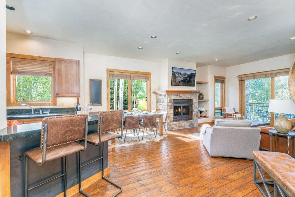 1.0-sunshine-at-terraces-telluride-vacation-rental-living-room2-edit