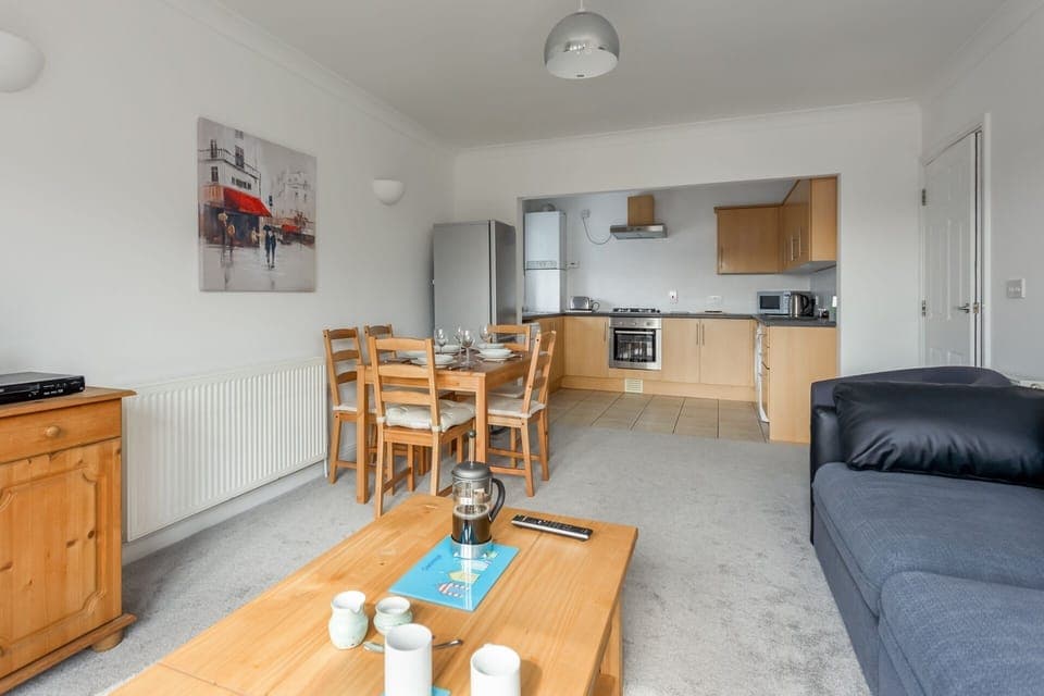 Piona Flat 12 The Gables Ph6 Web