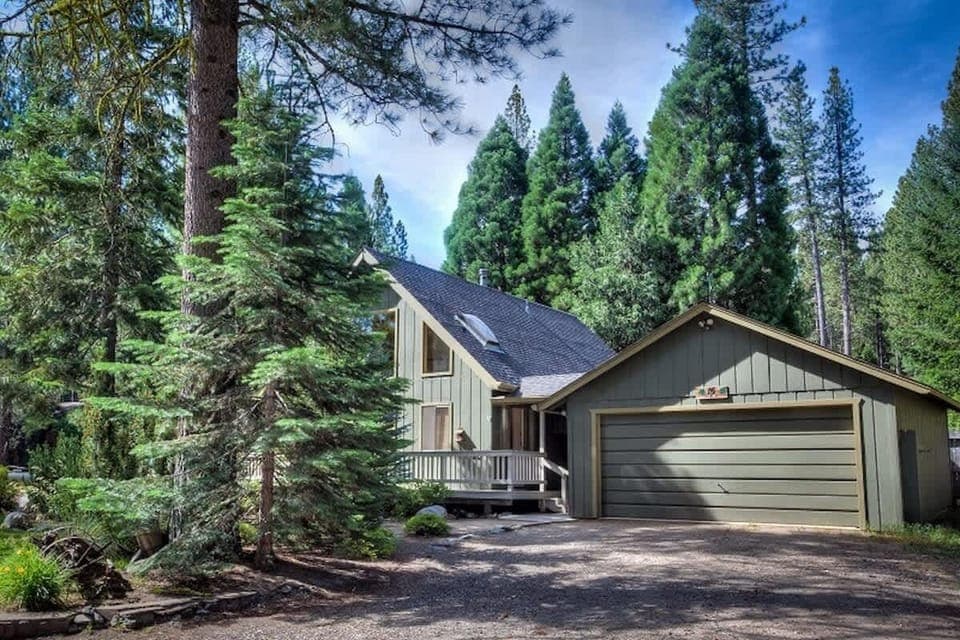 Located in a charming neighborhood in Graeagle