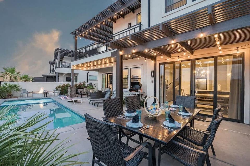 Enjoy poolside bbqs while on vacation together