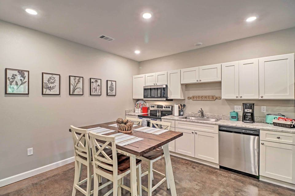 Kitchen | Fully Equipped | Coffee Maker | Cooking Basics | Dishware/Flatware