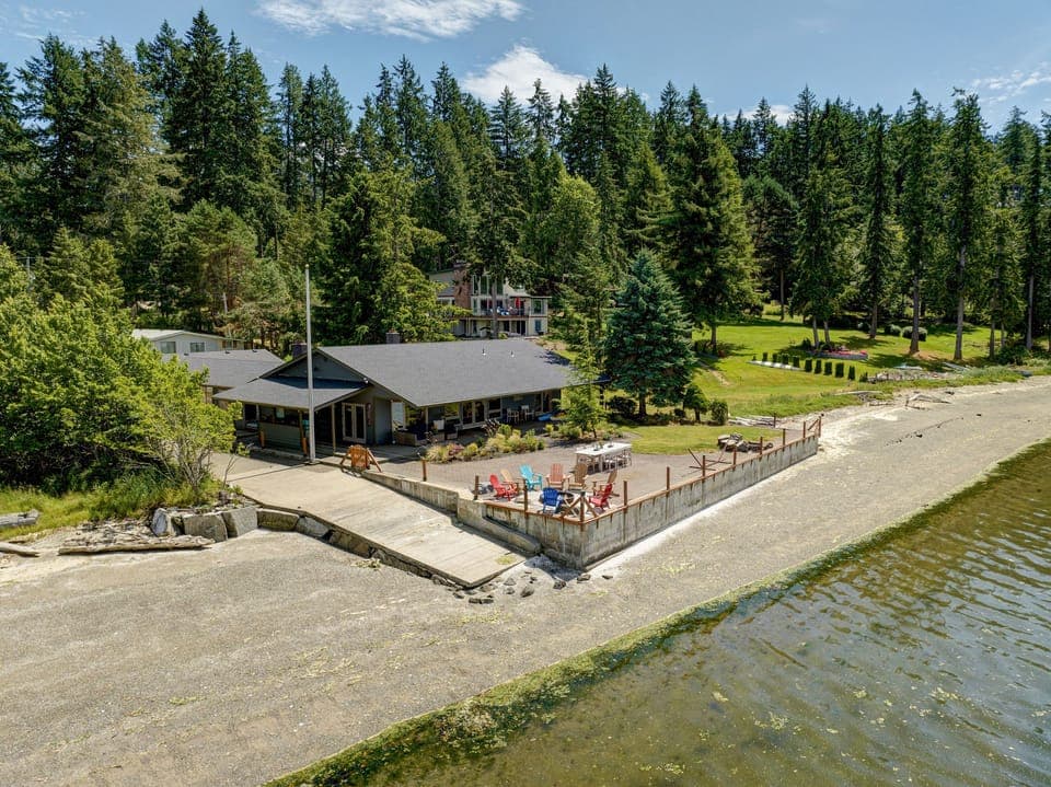 Waterfront home with great indoor and outdoor spaces 