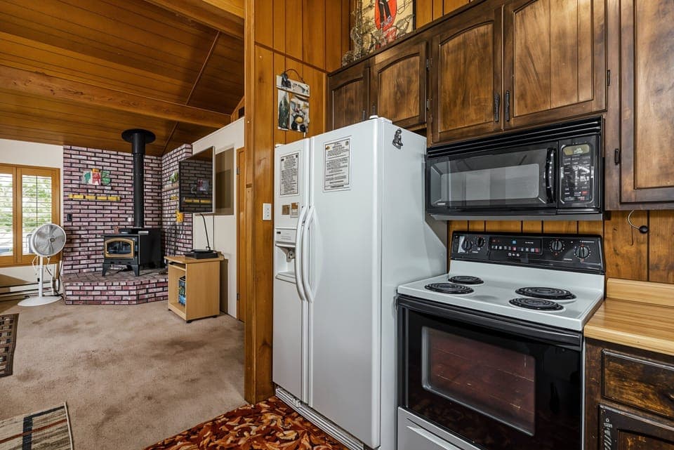 Indoors, Appliance, Refrigerator, Microwave, Oven