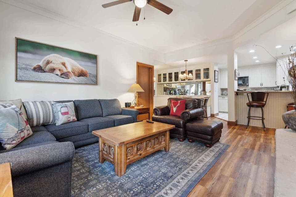 charter-e150-2648_54462589714_o