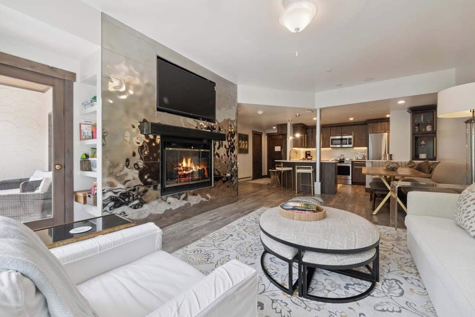 charter-d350-6950_54687586378_o