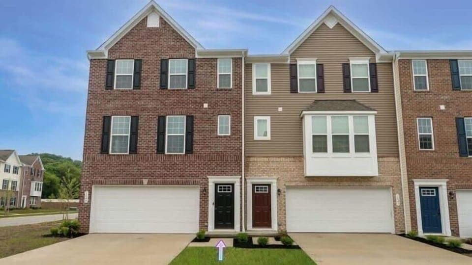 This classic townhouse in Akron offers a blend of timeless charm and modern comfort. Located in a quiet neighborhood, it’s the perfect spot to relax or explore nearby attractions, dining, and entertainment.