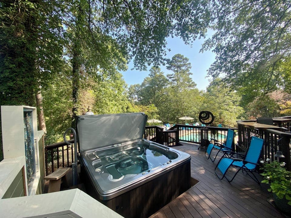Outdoor spa tub
