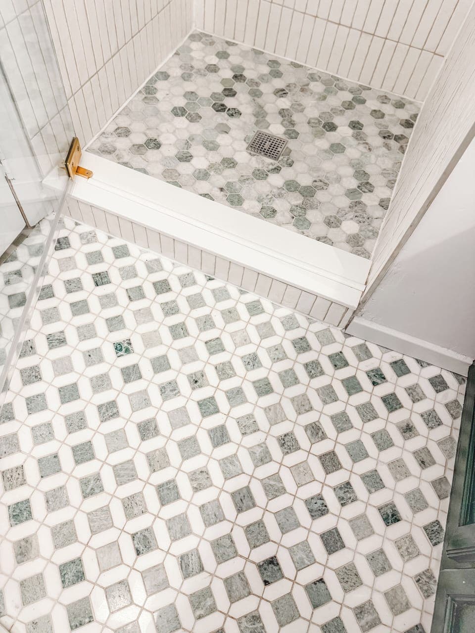 Upstairs Full Bathroom