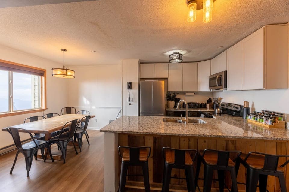 Elevation Vacation Rentals - Summit 202A - Kitchen (2)