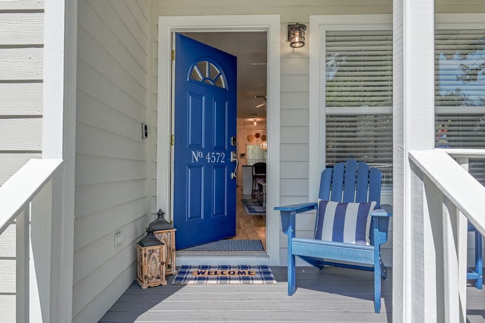 Coastal cottage feels 