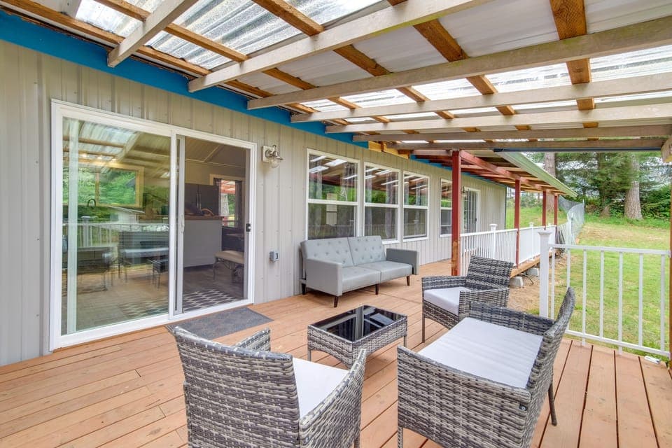 North Bend Vacation Rental | 2BR | 2BA | 922 Sq Ft | 2 Steps to Enter