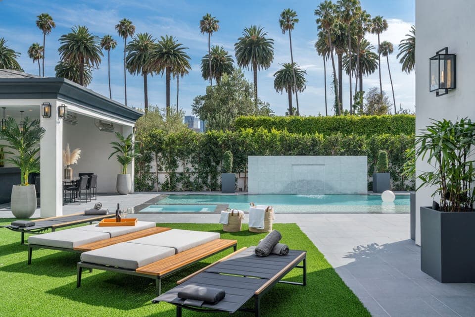 Villa Ruya by LuxJB: LA's finest vacation villas & mansion rentals by owners.
