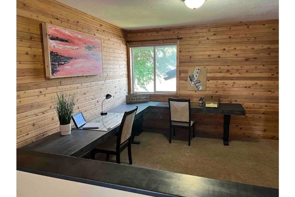 Main floor office area with starlink internet. 