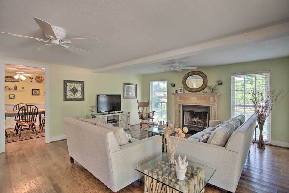 Pottsboro Vacation Rental | 2BR | 2BA | 2 Entry Steps | 1,400 Sq Ft