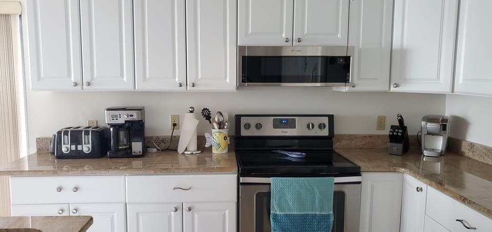 Kitchen with fully equipped. 