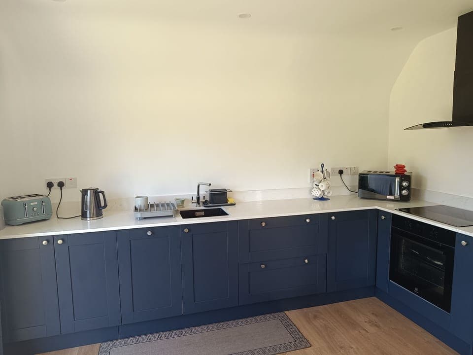 Dishwasher, kettle, toaster 