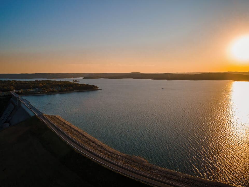 Escape to tranquility !! Drive here in 6 minutes from the codo