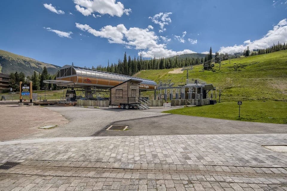 Tucker Mountain walk to Lifts