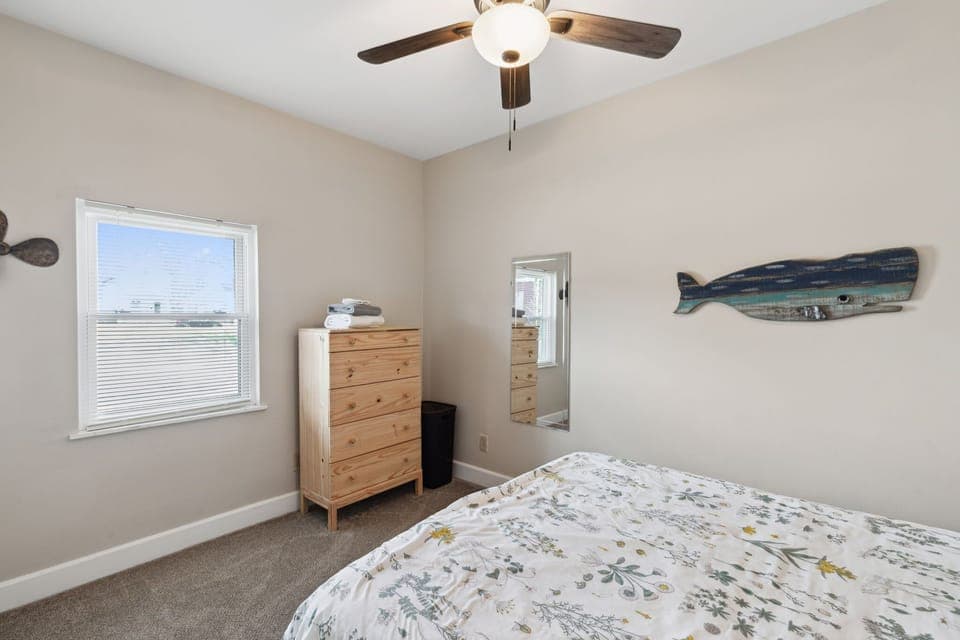 Middle Room Queen Bed