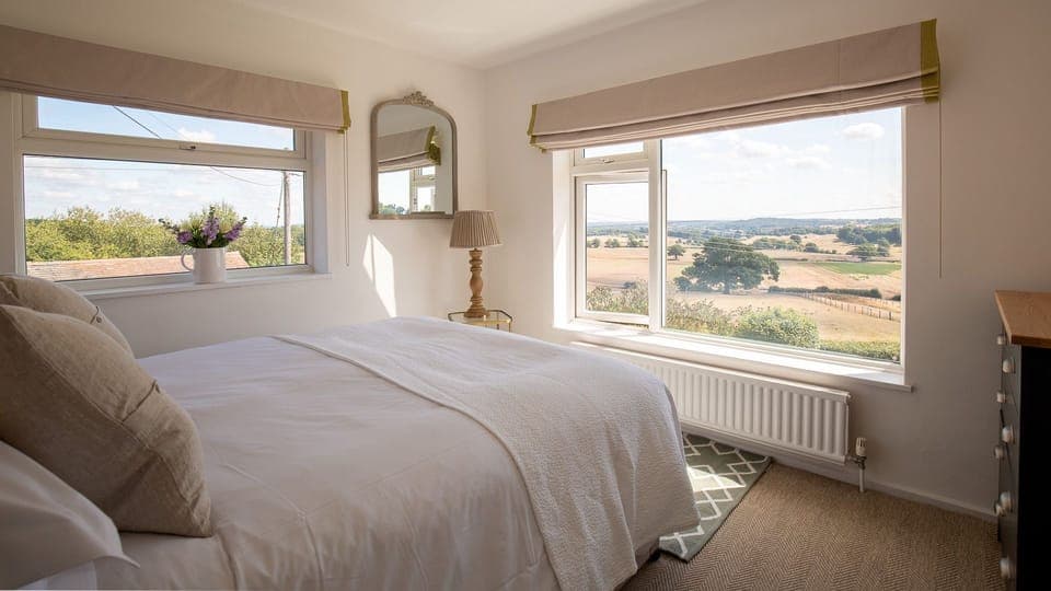 Bedroom Three, Ridgeway Farmhouse, Bolthole Retreats