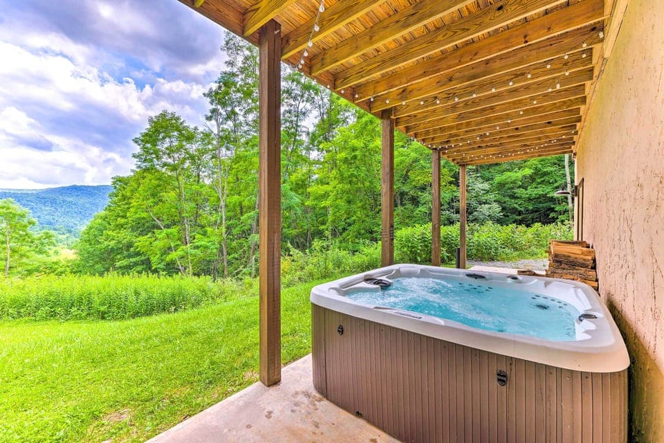 Slaty Fork Vacation Rental | 4BR | 3BA | 2,405 Sq Ft | Access Only By Stairs