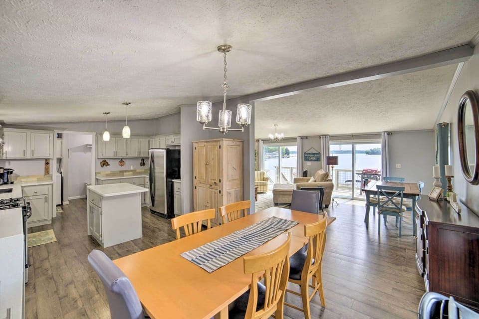 Dining Areas | Dishware & Flatware | Trash Bags & Paper Towels | Main Floor