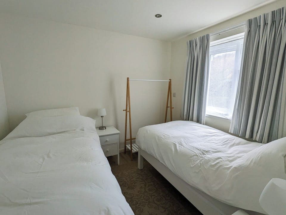 Twin bedroom | Waters Edge, Amroth